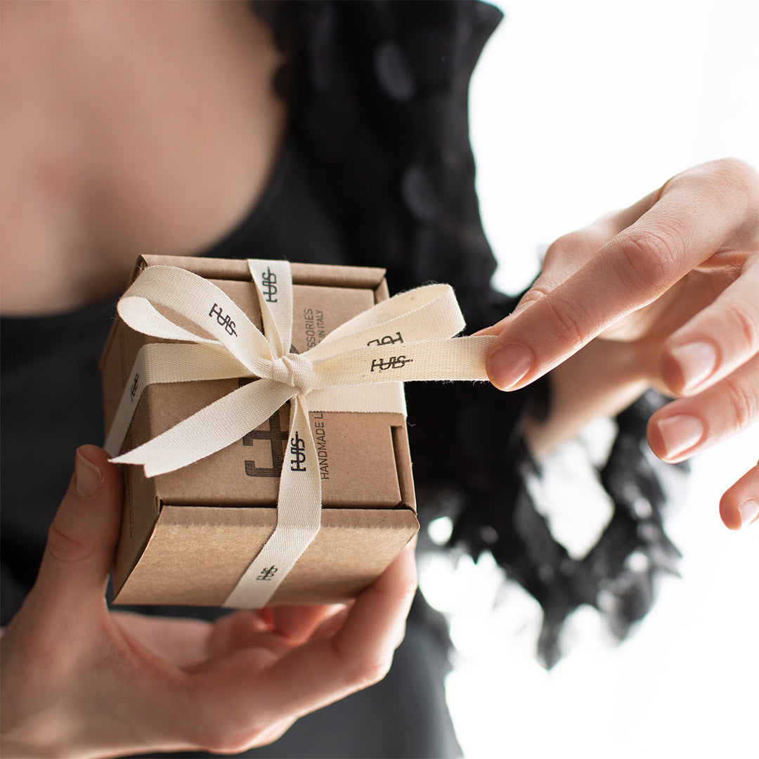 Anello Tulsi Stella Mia Lux - Confezione regalo - Cartoncino colore avana e nastro bianco - Made in Italy