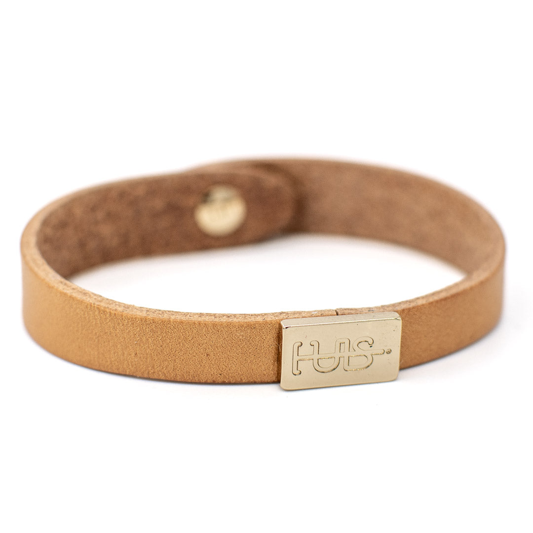 Bracciale pelle Tulsi io Ametista - Dettaglio  logo - Colore pelle naturale - Finitura oro - Fatto a mano in Italia - Made in Italy