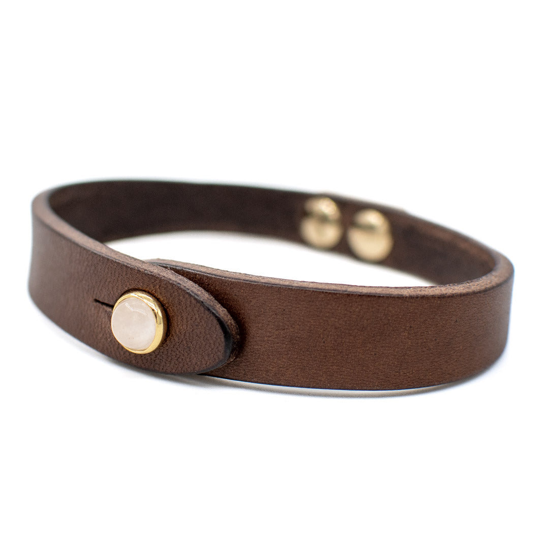 Bracciale pelle Tulsi io Quarzo rosa - Colore pelle marrone - Finitura oro - Dettaglio - Fatto a mano in Italia - Made in Italy