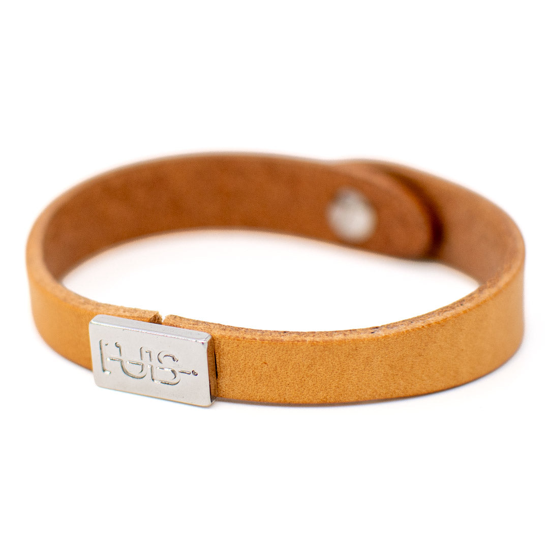 Bracciale pelle Tulsi io White Onix - Dettaglio logo - Colore pelle naturale - Finitura palladio - Fatto a mano in Italia - Made in Italy