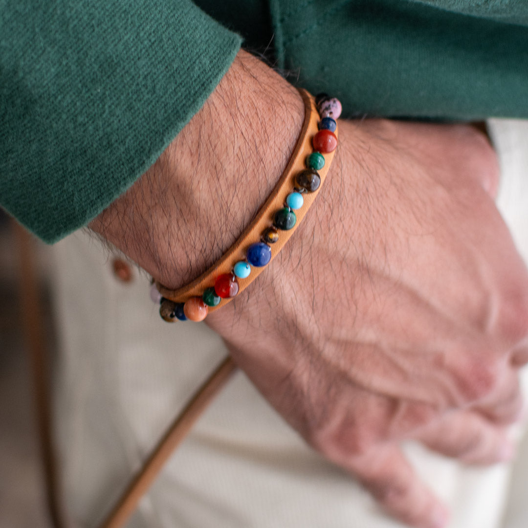 Bracciale pelle Tulsi Isola 10 - Pelle naturale  - Mix pietre dure - Indossato uomo