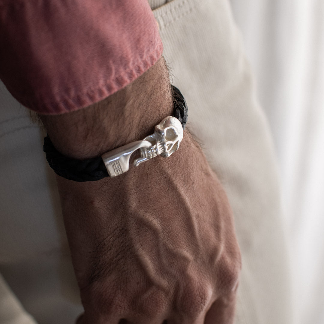 Bracciale pelle Tulsi Jolly Roger - Chiusura colore argento - Pelle Nera