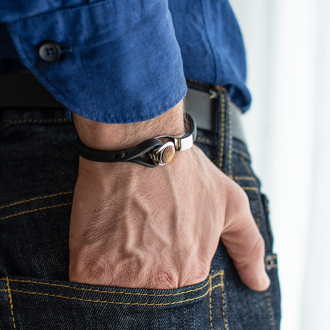 555Jewelry Bracciale In Pelle Unisex Con Chiusura A Linguetta - Regolabile 22,9 Cm - Nero E Argento, Stile Classico E Punk